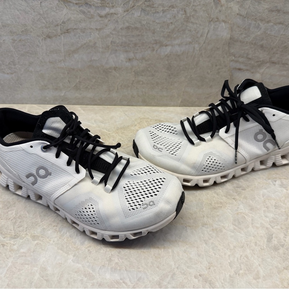 On cloud X men's sneaker 8.5